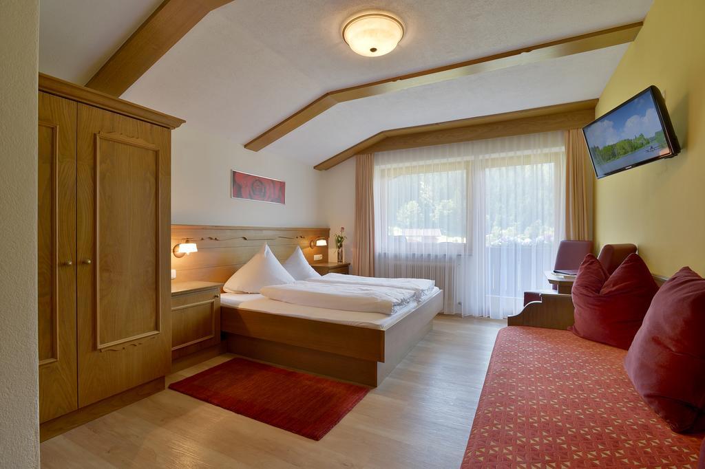 Hotel Maximilian Mayrhofen Szoba fotó
